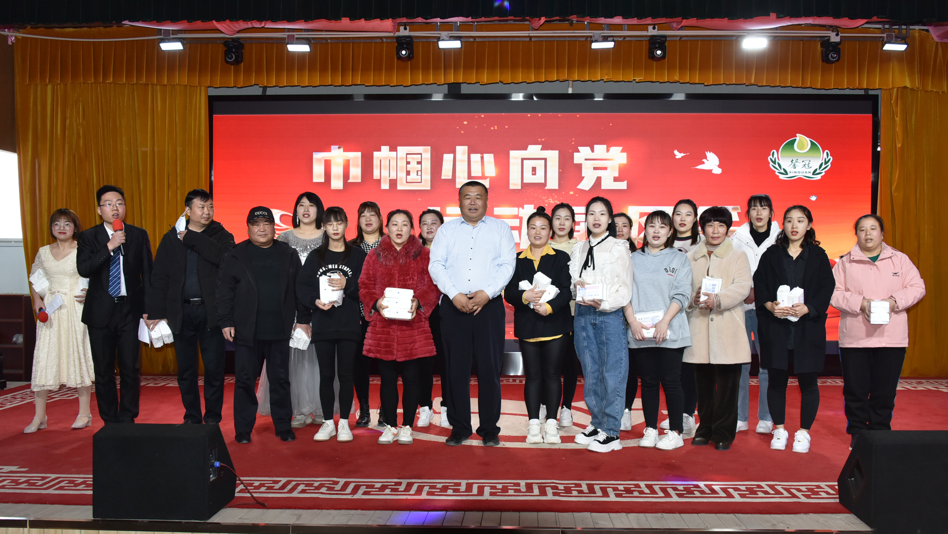 巾幗心向黨，運(yùn)動(dòng)展風(fēng)采